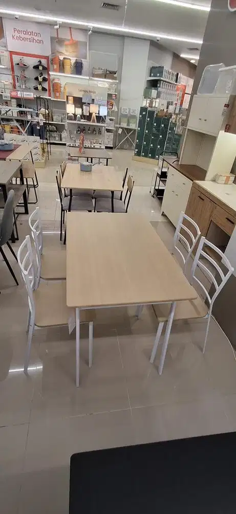 Meja Makan Set Harris Beige