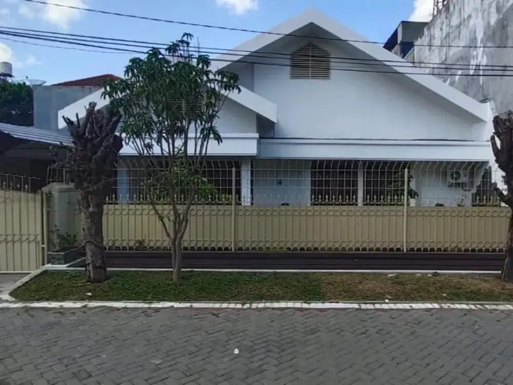 Rumah Dharmahusada Indah•Hadap Barat