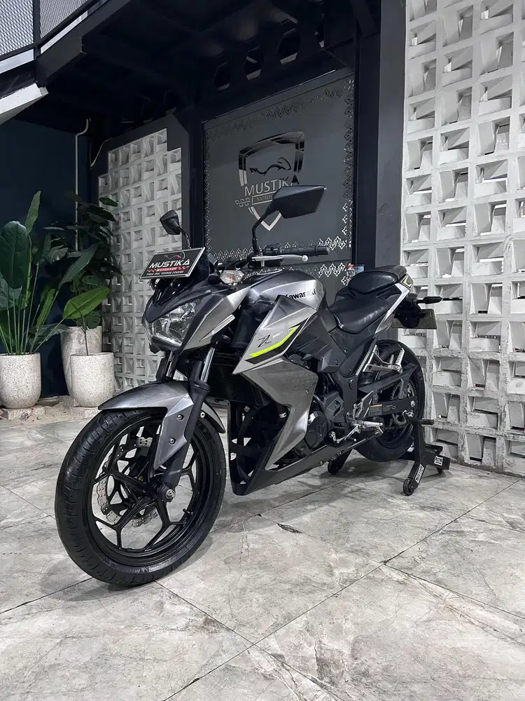 Terbatas!!Kawasaki Z250 th 2017 - Ayu Mustika