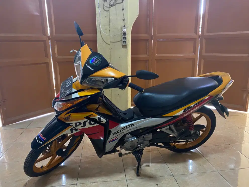 Dijual honda blade tahun 2013