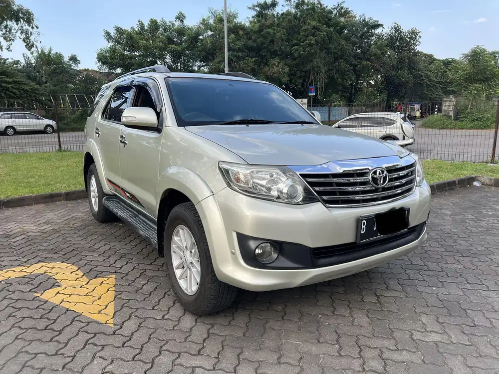 Toyota Fortuner 2.7 G AT 2012 Bensin Silver