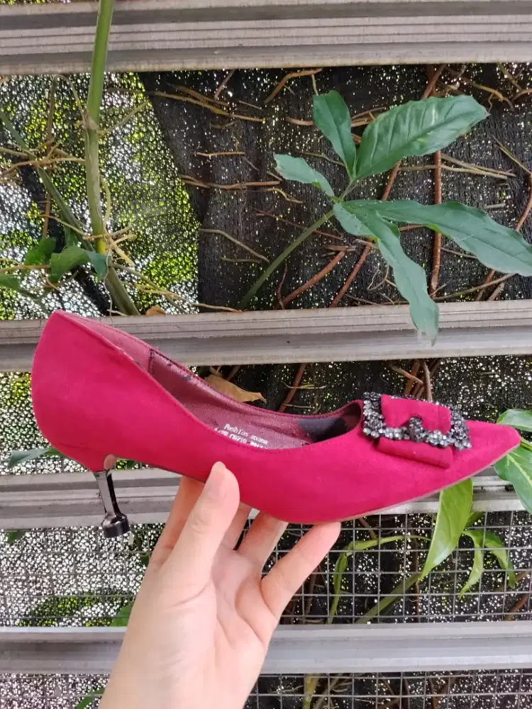 Sepatu hels merah cakep