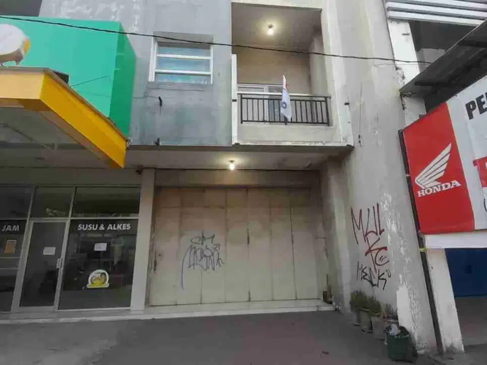 JUAL RUKO di NUSUKAN - KOTA SOLO 3 Lantai Hanya 3,3 Milyar