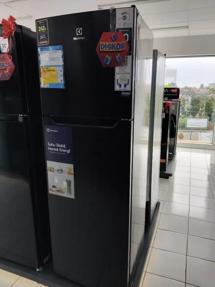 Kulkas Electrolux 246L Inverter