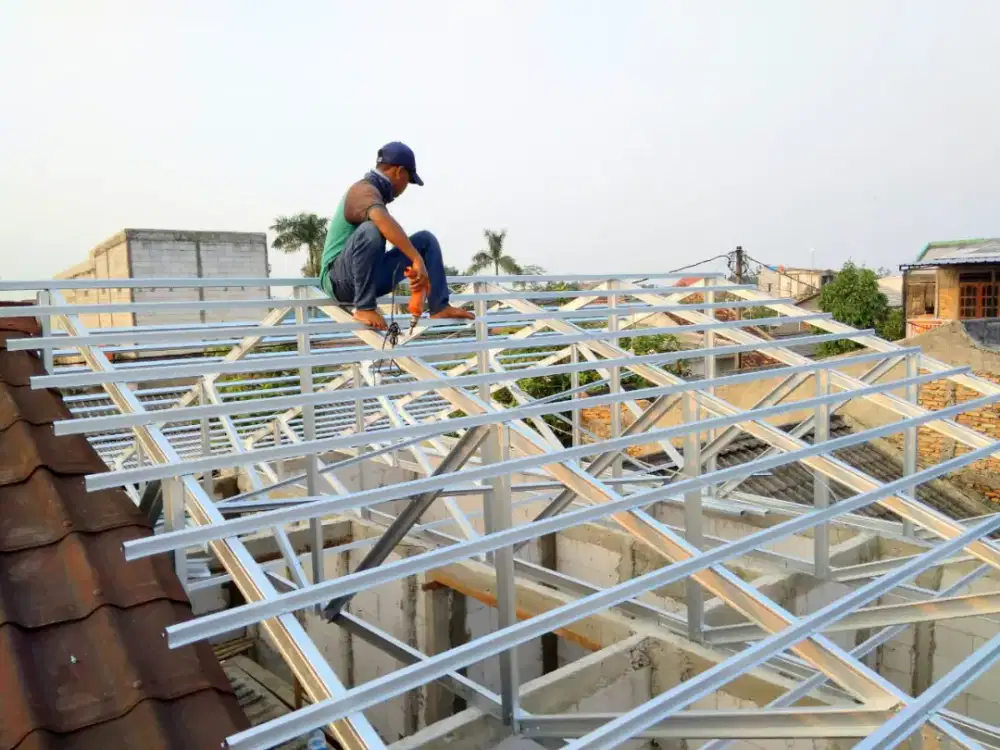 Rangka atap baja ringan