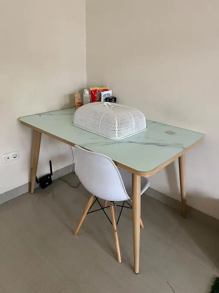 Meja makan simple kuat kokoh