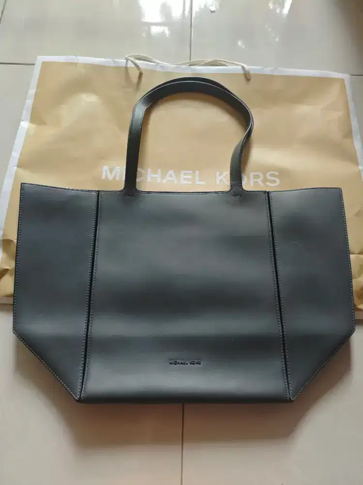 Tas Michael Kors leather sued 2 warna