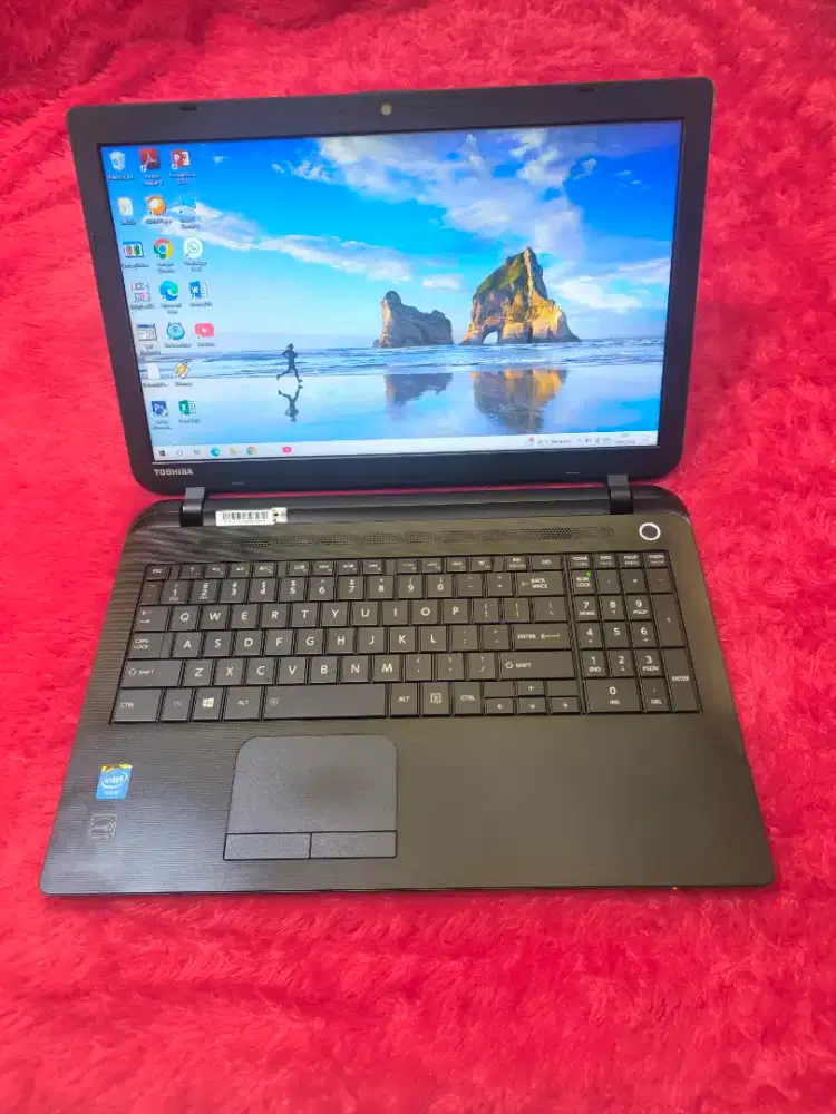 DIJUAL TOSHIBA SLIM,KENCANG,INTEL CELERON RAM 8 GB,HDD 500 GB.NO MINUS