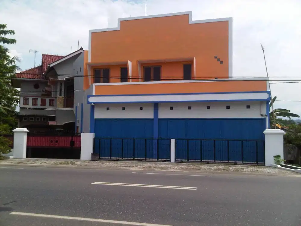 DISEWAKAN = Rumah + Ruko @2 Lt, Karanganyar Kebumen Jateng