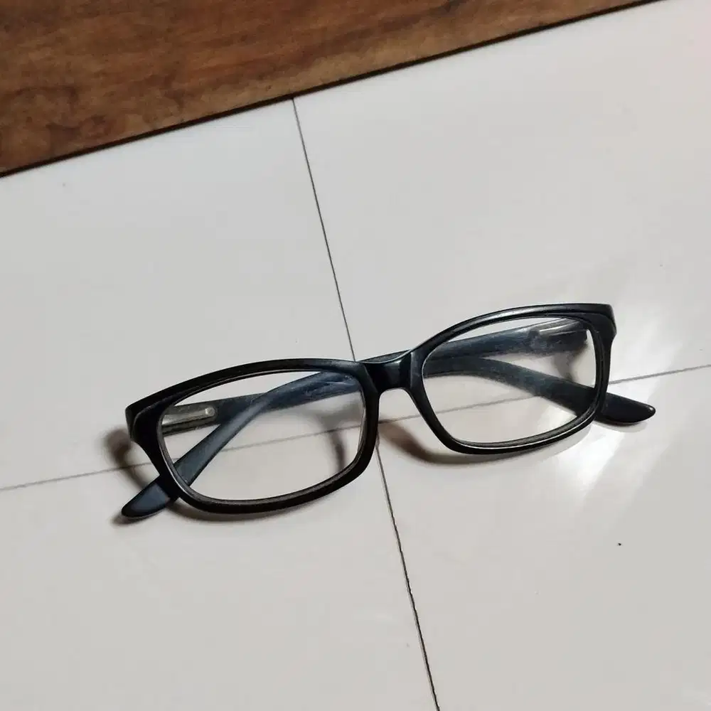 kacamata oakley second