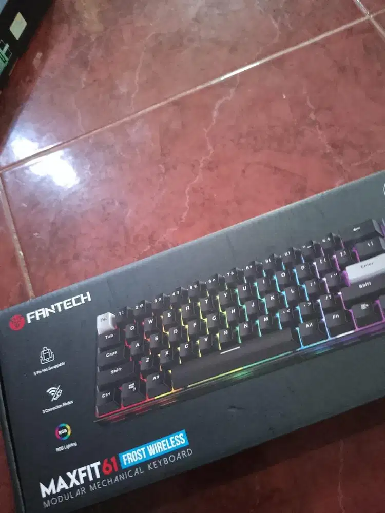 Keyboard wireless fintech