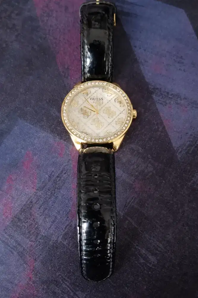 GUESS GW0098L3 Original Wanita   – Fullset Box – Masih Normal