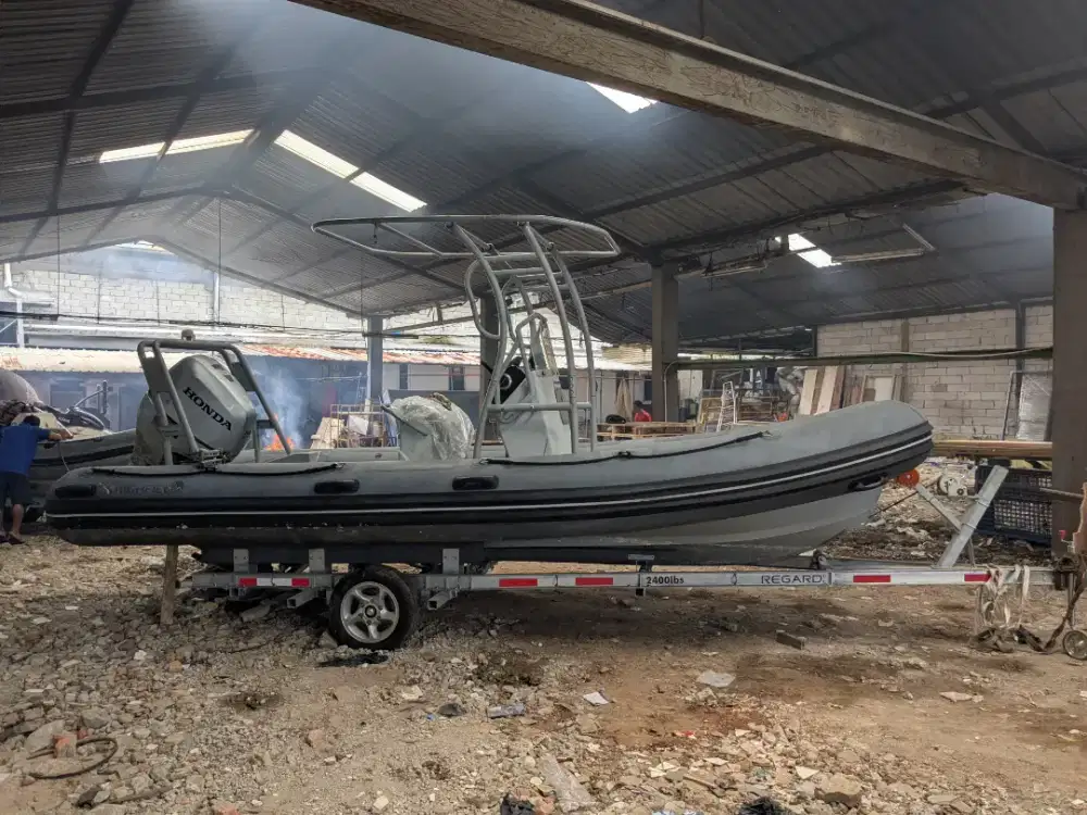Kapal Speed Boat RIB Highfield OM590 Hypalon + Honda 115pk + trailer