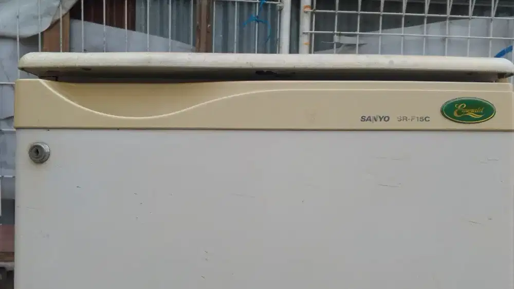 Di jual kulkas bekas