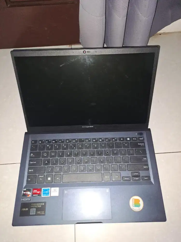 Laptop Asus expertbook ram 8, ssd 256, ryzen 3
