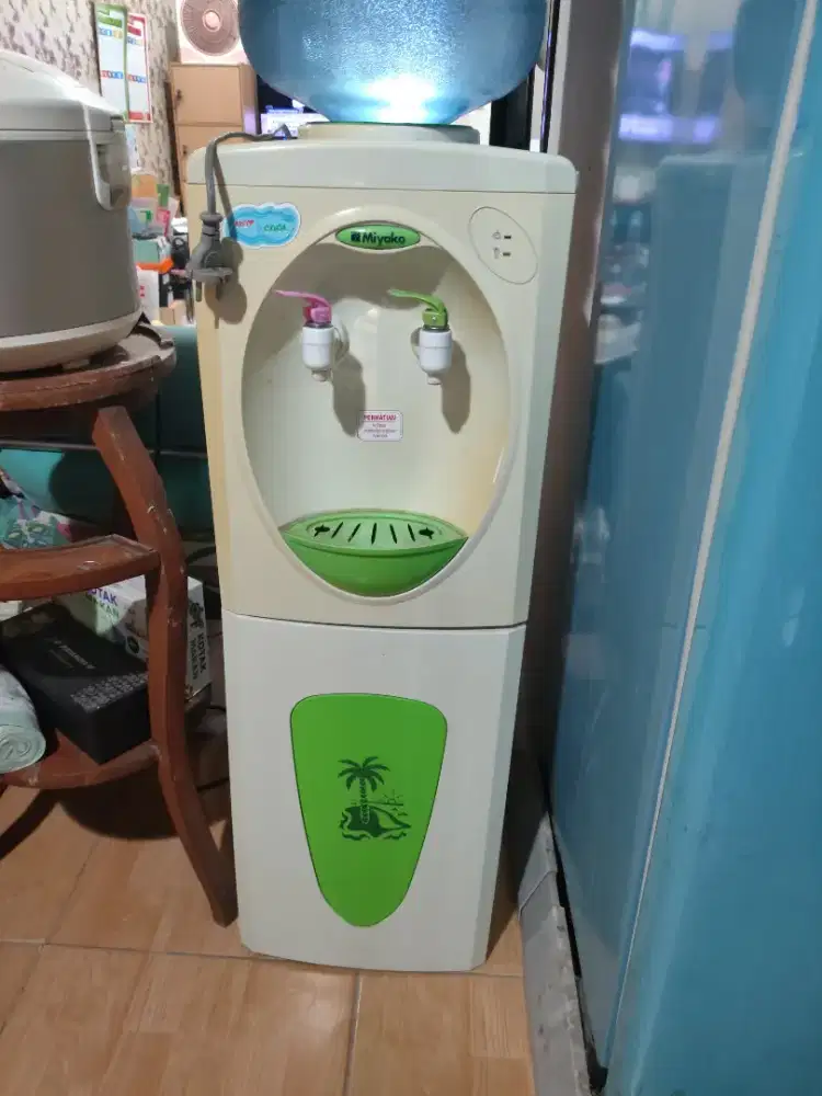 Dispenser Berdiri Hot & Cool Miyako WD-389HC