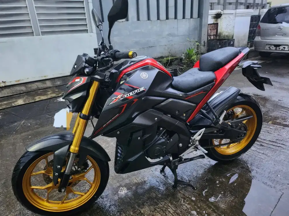 Yamaha Xabre bukan R15