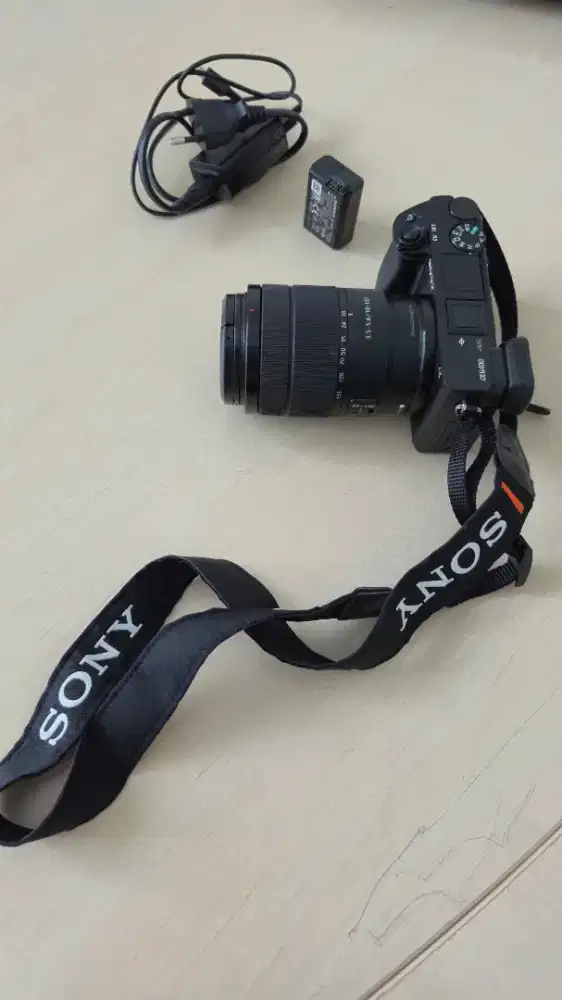 Jual Camera SONY 6400 + Lensa 18-135