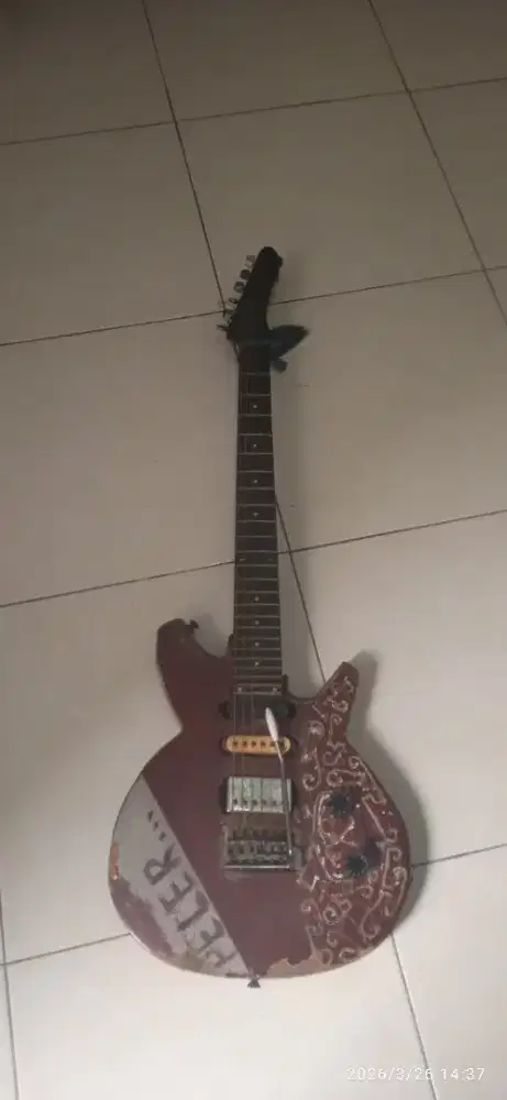 Gitar listrik custom