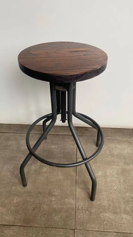 kursi bar cocok untuk kafe