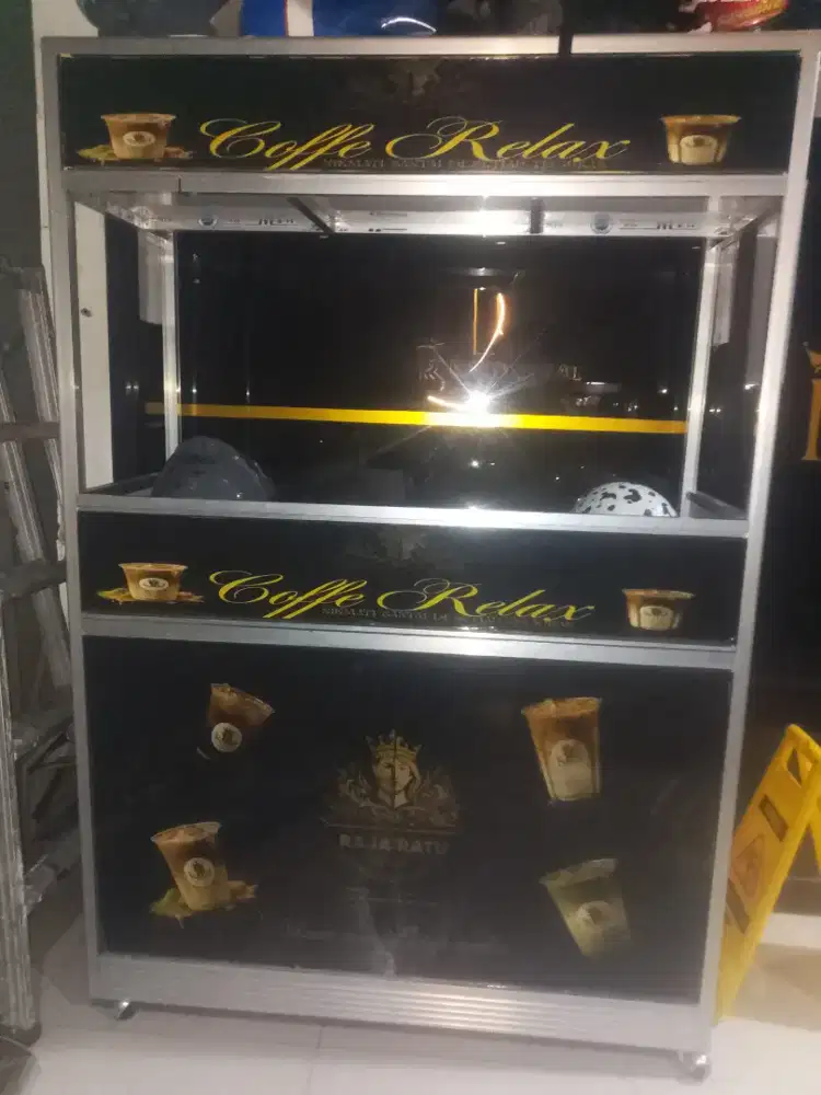 Roda etalase bekas jualan kopi