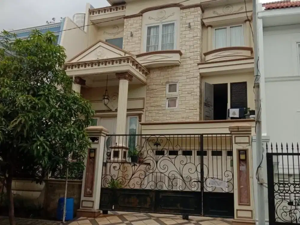 Rumah Mewah Dengan Kolam Renang Pribadi Kawasan Elang Laut PIK 1 Jakarta Utara