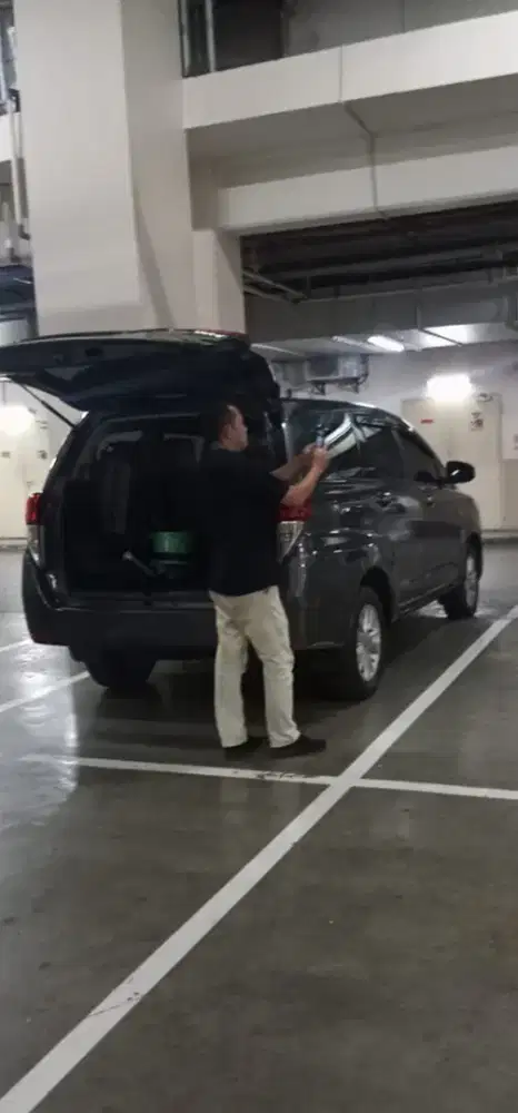 Mencari pekerjaan supir.