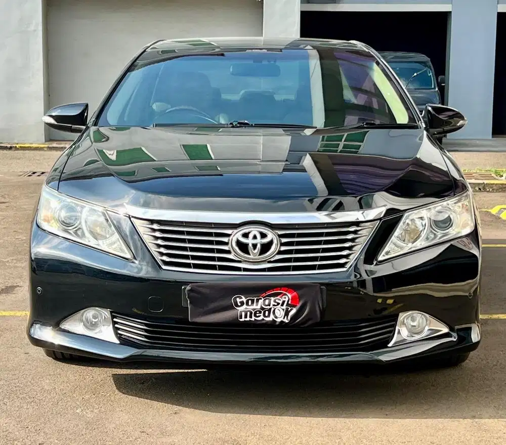Toyota Camry V 2014 Antik Low KM Murah Bekas Hitam Ganjil Garansi