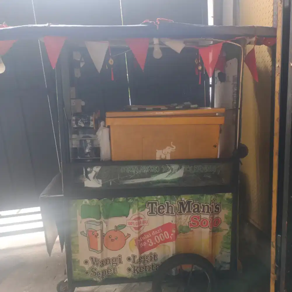 Dibutuhkan segerai buat jaga stand Teh Solo