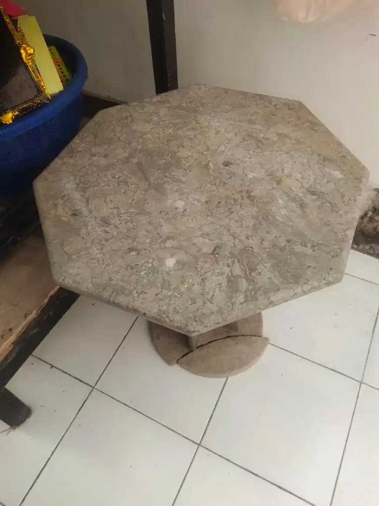 Meja marmer segi 8