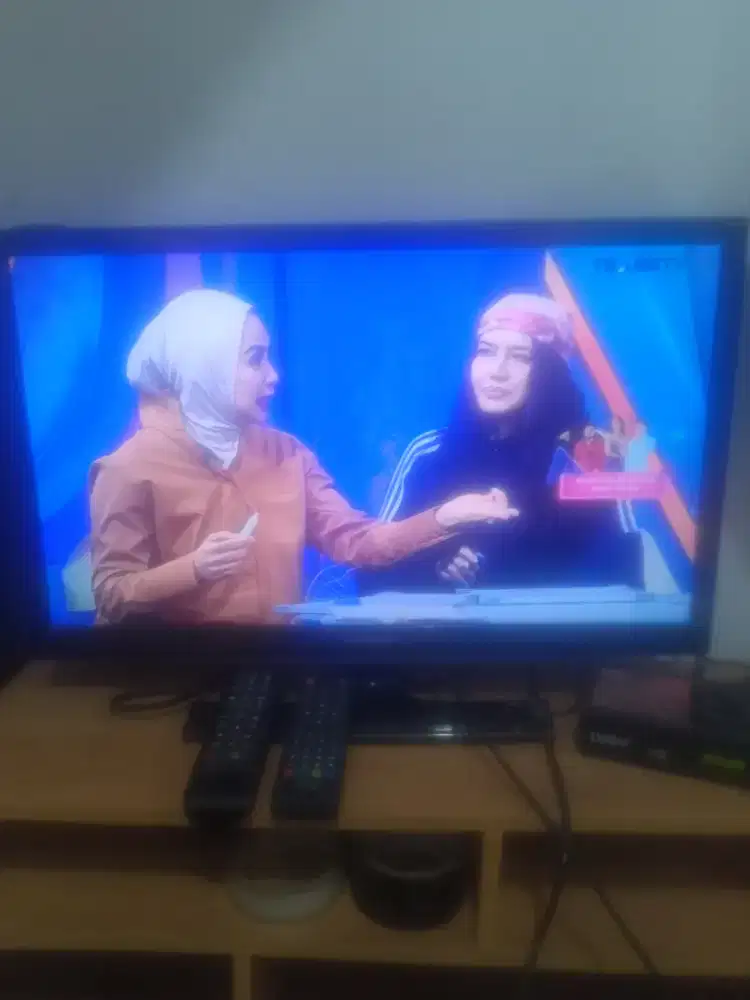 Jual tv led 24inc + stb 600rb