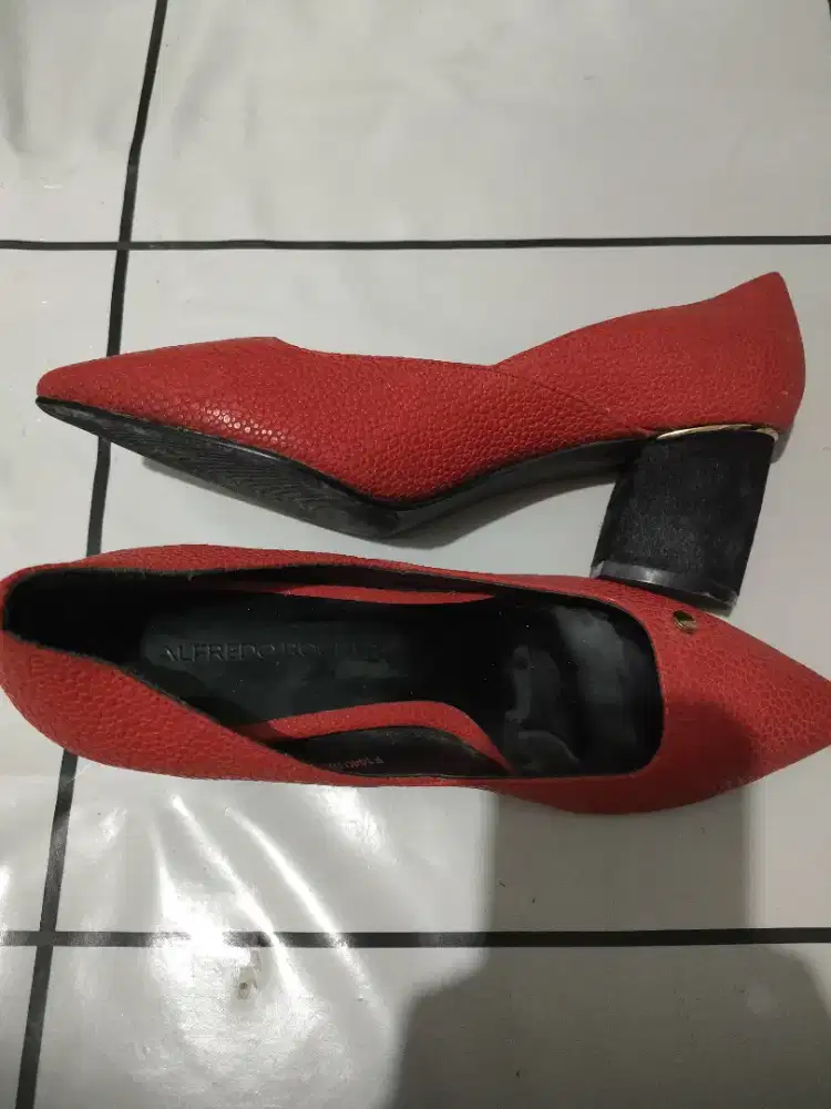 Sepatu heels wanita( ALFREDO ROCHER)