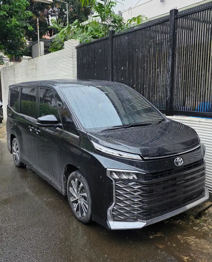 Toyota Voxy 2023 Bensin
