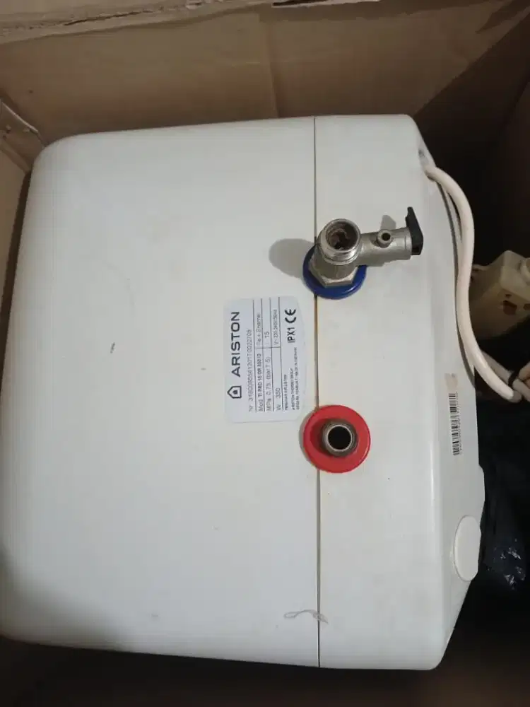 Water heater ariston