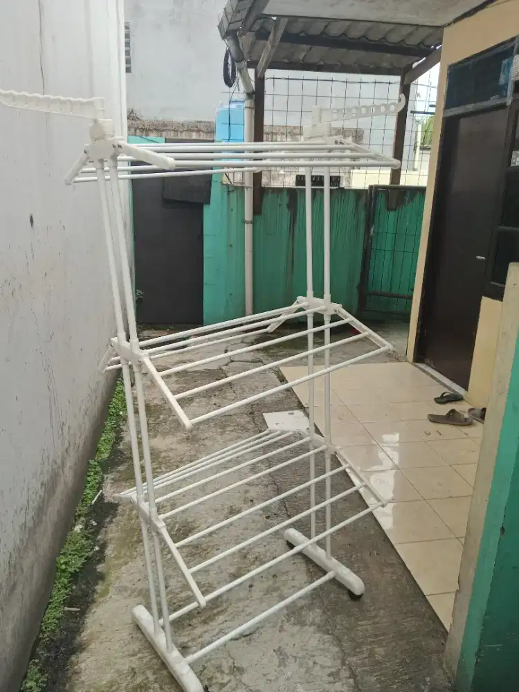 Jemuran bersayap tiga tingkat