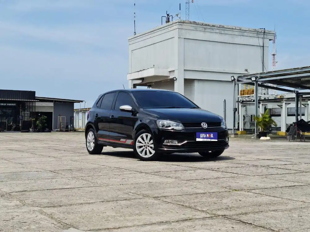 Volkswagen VW Polo 1.2 HighLine TSI Matic AT 2017 Hitam KM 74RB
