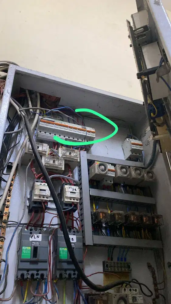 Dibutuhkan segera Teknisi Listrik dan Las