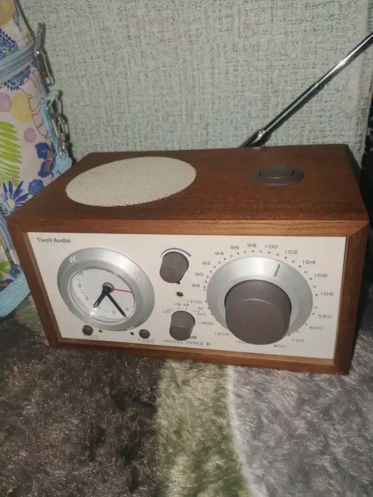 tivoli audio model three BT ( radio modern )