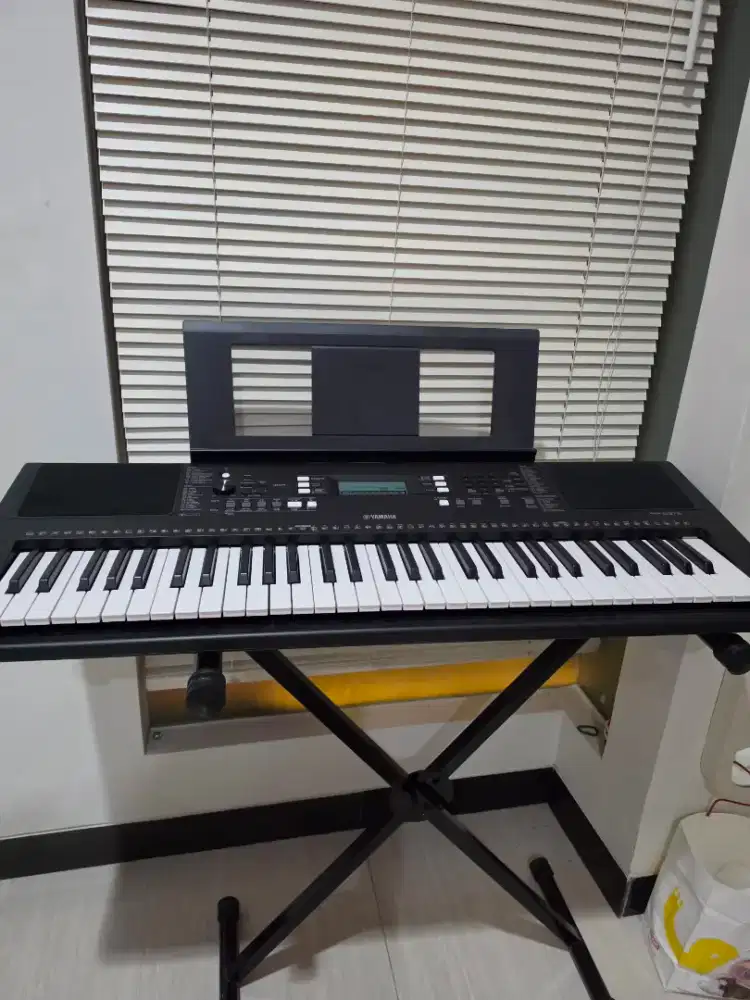 Keyboard yamaha PSR E373