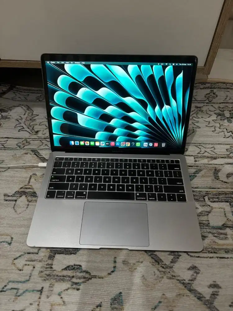 JUAL RUGI MACBOOK AIR 2018 8/128 TINGGAL PAKAI