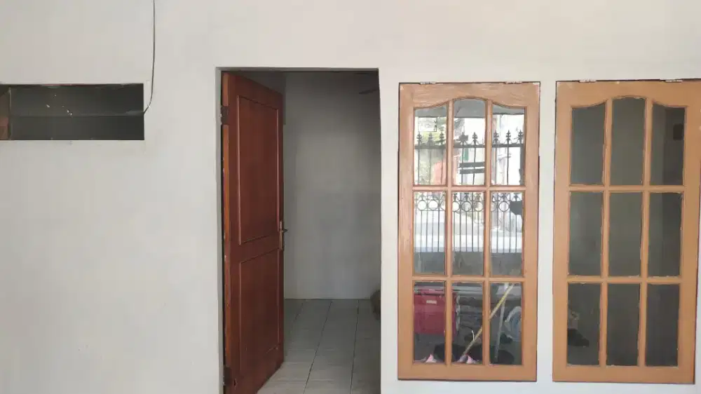 Disewakan rumah murah strategis pinggir jalan