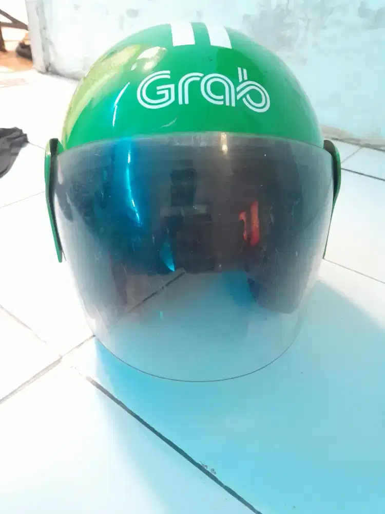 Di jual helm masih mulus mines kaca agak burem.