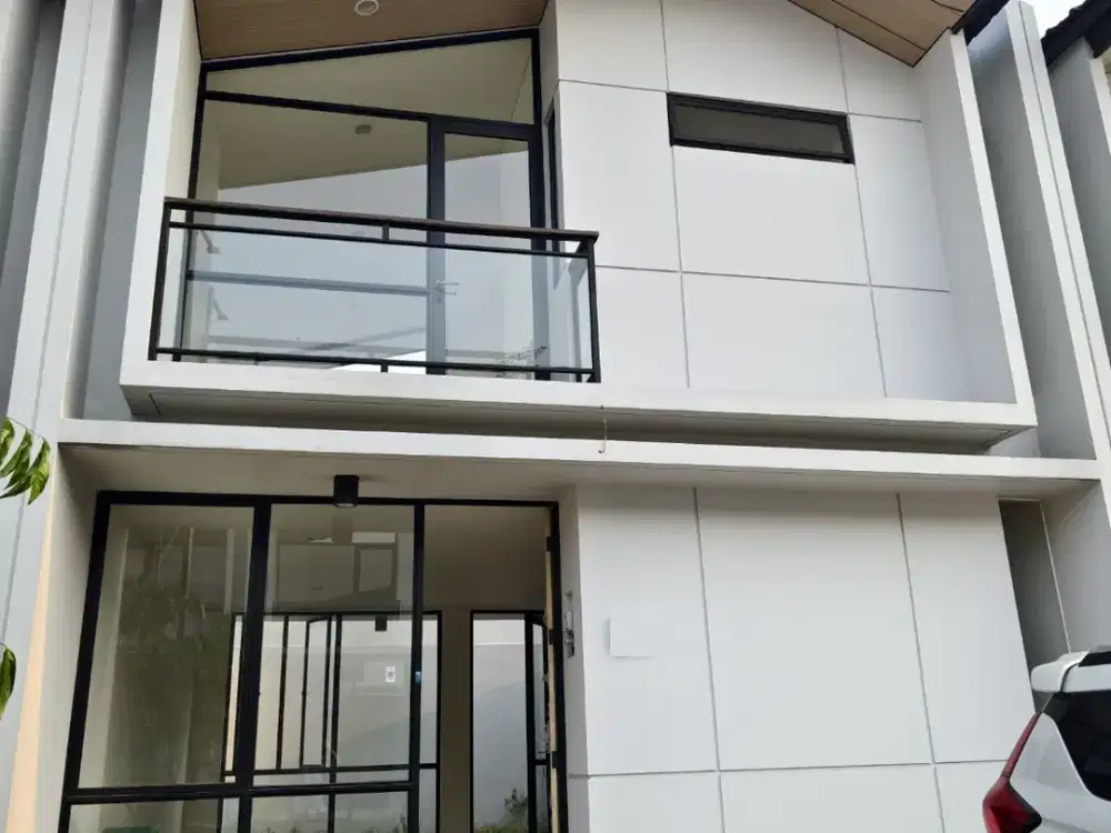 Rumah Bagus 2,5 Lantai Disewakan Lokasi Cendana Cove Karawaci