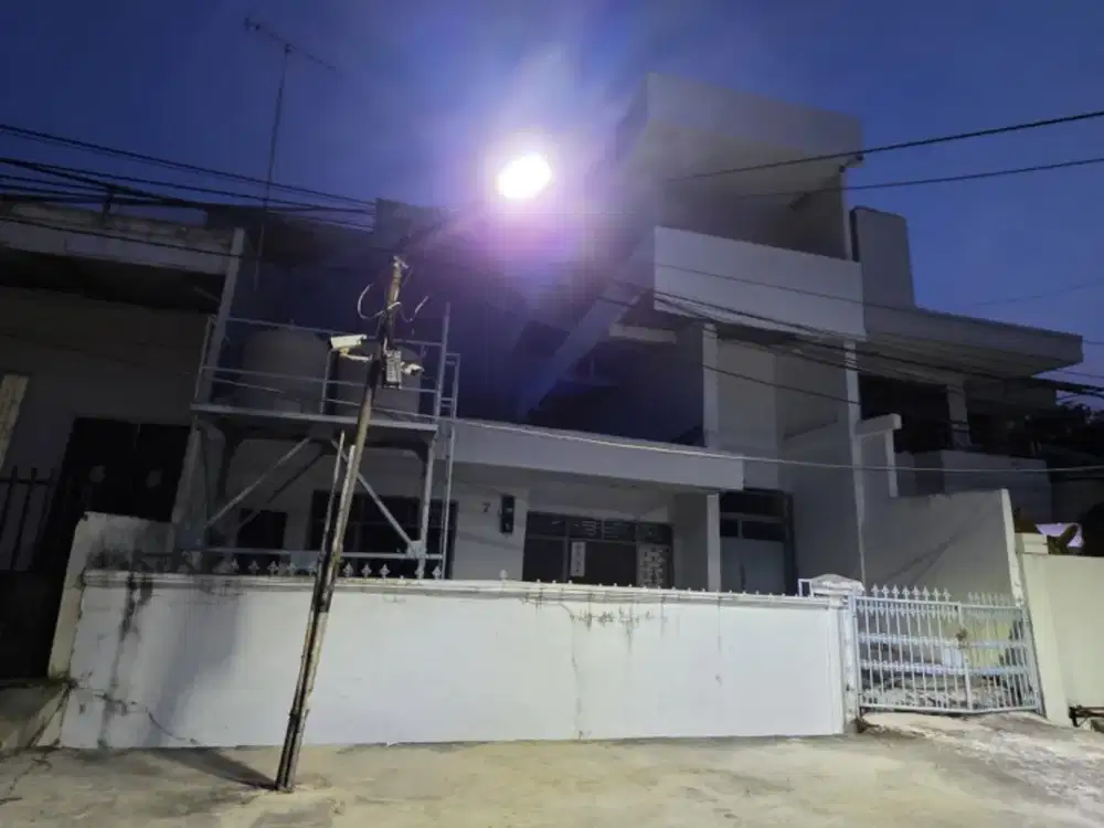 DIJUAL RUMAH BESAR JALAN LEBAR JUAL MURAH HITUNG TANAH DI PLUIT PERMAI