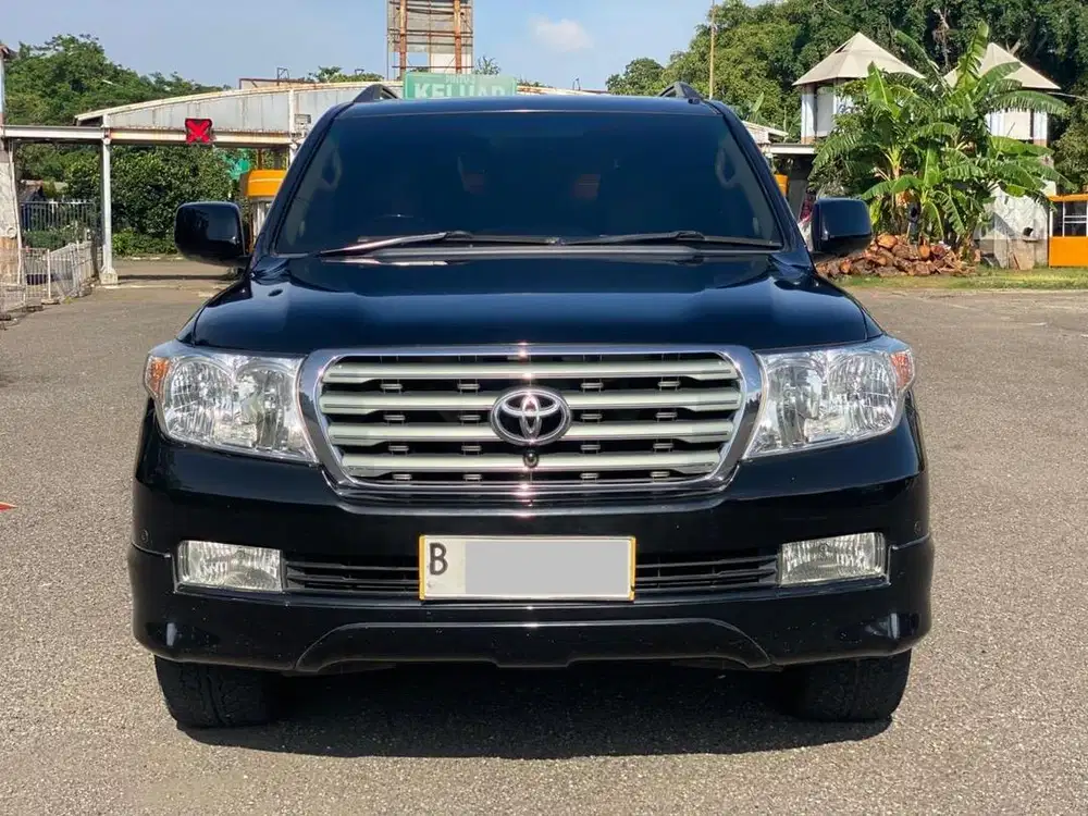 TERMURAH!! TOYOTA LAND CRUISER ZX 4.6 BENSIN AT HITAM 2010