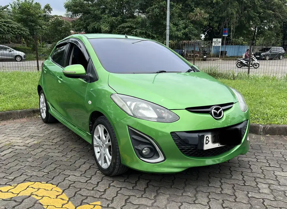 Mazda 2 R AT 2012 Hijau Hatchback