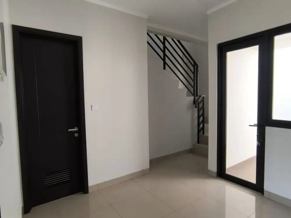Rumah 2 Lantai di Summarecon Crown Gading - Cluster Regia