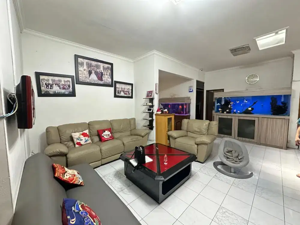 Dijual Rumah Luas 1 Lantai di Taman Holis Indah 1