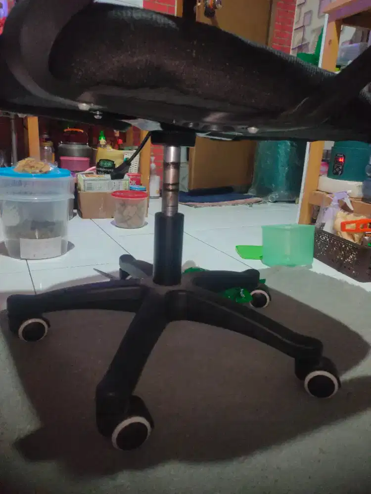 Kursi kantor kosan bekas