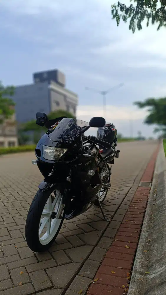 Motor Kolektor Siap Pakai dan di Pajang di rumah